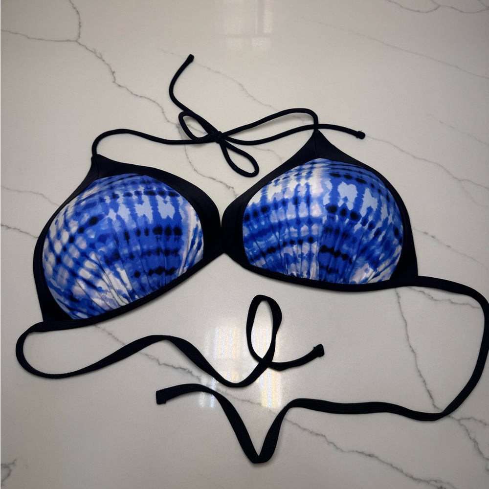 No Boundaries Blue and White Tie Dye Bikini Top - Picture 2 of 9